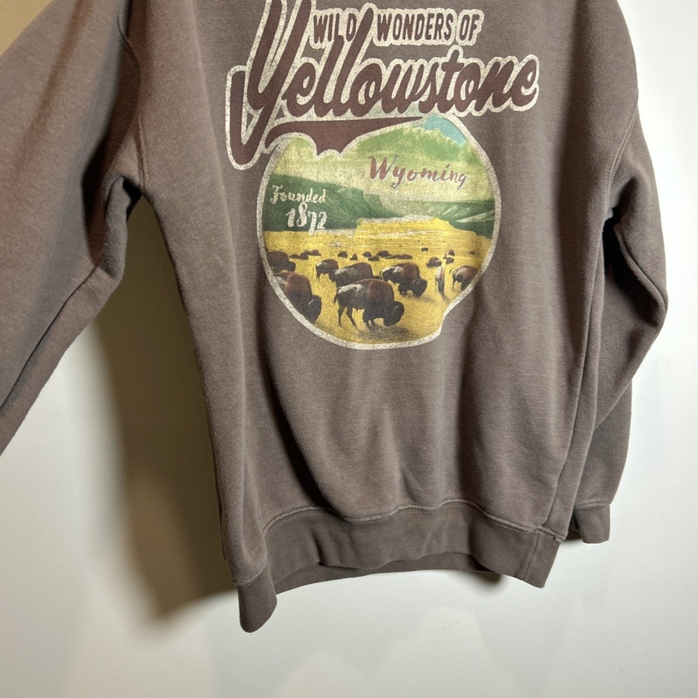 State of Mine Yellowstone Wyoming Bison Graphic Sweatshirt Pullover Size M - Picture 7 of 10